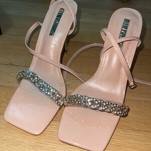 Liliana size 8 heels